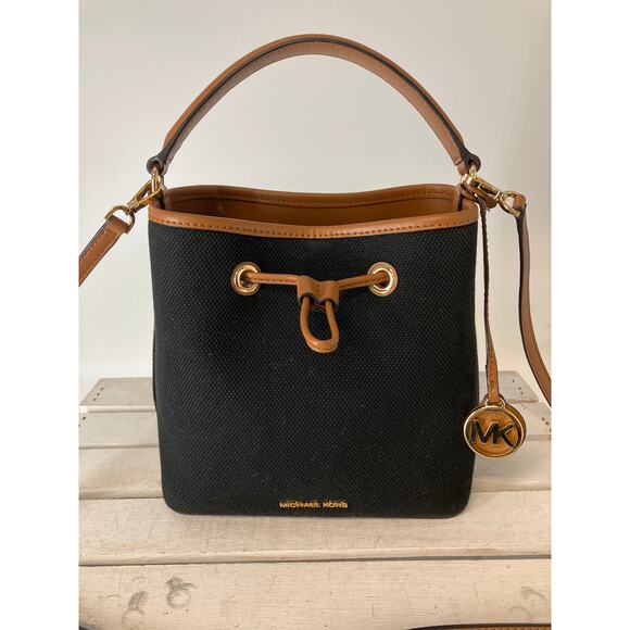 MICHAEL KORS, BLACK CANVAS SMALL WOMENS BUCKET CROSSBODY BAG - Picture 1 of 16
